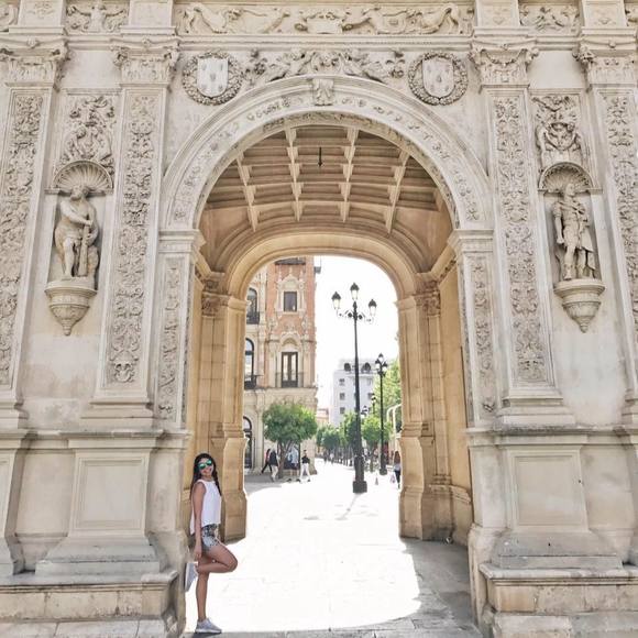 Meet your Posher, Jessica - Picture 1 of 1